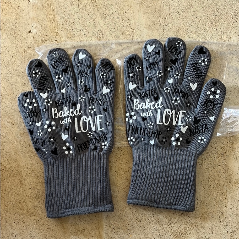 Temptations Gray Oven Mitts with Heart Design